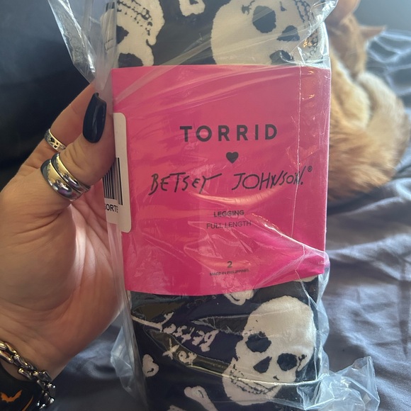 Torrid Betsey Johnson NWT skull leggings - Picture 6 of 7